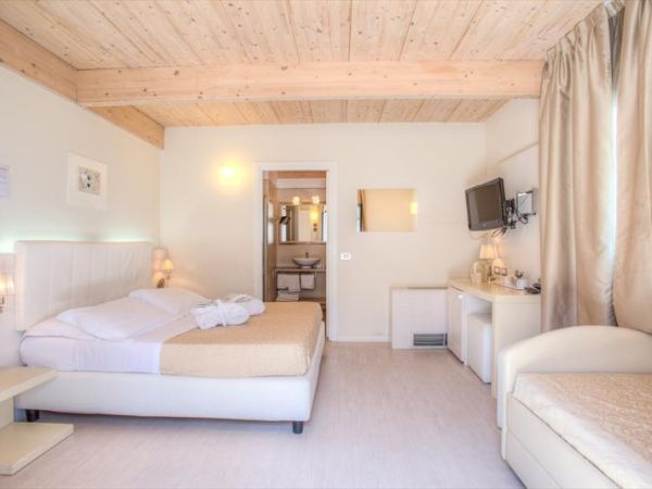 Ferretti Beach Hotel - foto 40954.jpg