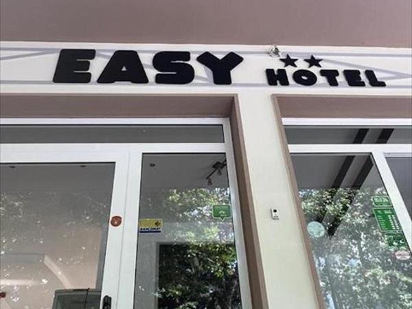 Easy Hotel