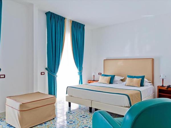 Mediterranea Hotel & Convention Cen...