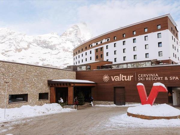 Valtur Cristallo Ski Resort, Depend...